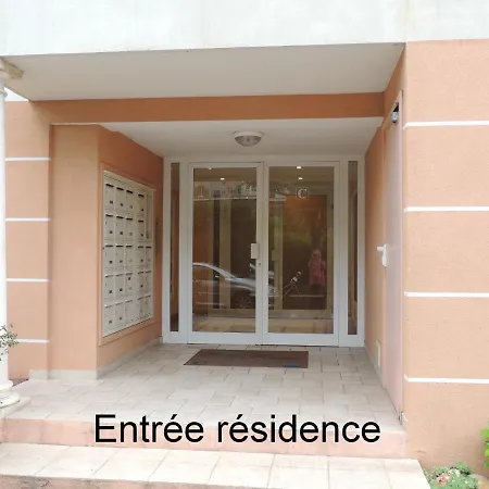 F4 En Rez De Jardin Frejus
