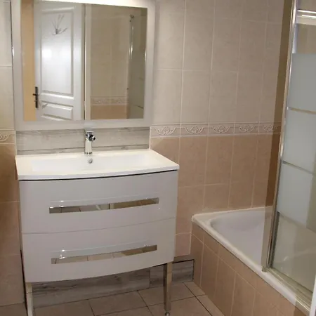 Apartment F4 En Rez De Jardin